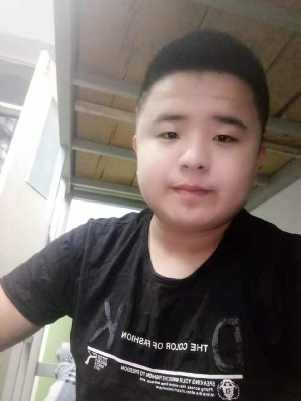 打小就爱淘气的第一张照片--山西残疾人相亲网